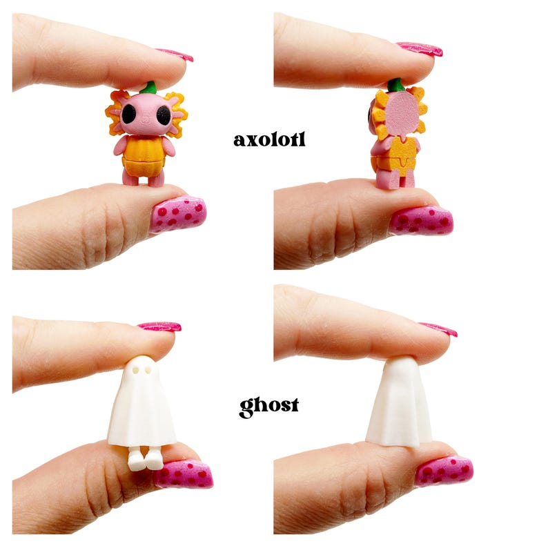 Peut inclure: Une figurine miniature d'axolotl rose portant un costume de citrouille orange et une petite figurine de fant&ocirc;me blanc. L'axolotl a de grands yeux noirs et des branchies jaunes. Le fant&ocirc;me est blanc avec deux petits trous pour les yeux.