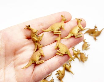 5pc Kangaroo Miniature Figurines Mini Tiny Figure Diorama Supplies Terrarium Miniatures Micro Slime Charms Aquarium Australian Animals