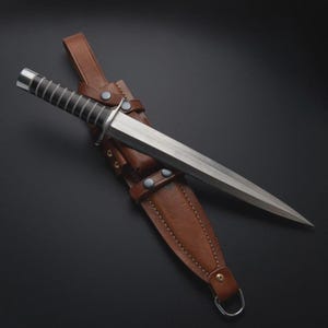 Fantasy Daggers for men handmade d2 steel daggers