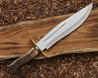 Couteau Bowie artisanal en acier D2, manche en corne de scène.