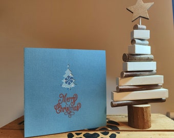 Tarjeta emergente de árbol de Navidad hecha a mano