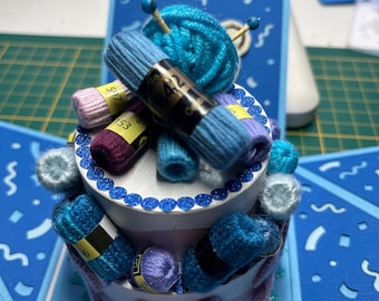 Caja explosiva de ganchillo de cumpleaños