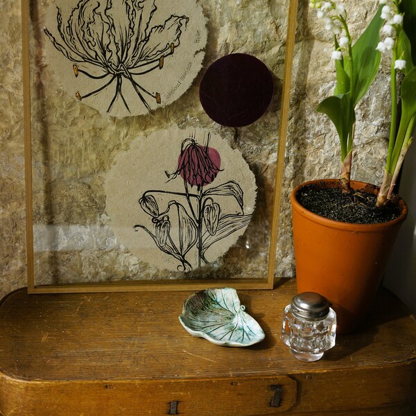 Le lys gloriosa| Duo de linogravures florales gravées et imprimées à la main, aquarelle or, encadrées sous verre gloriosa épanoui et bouton