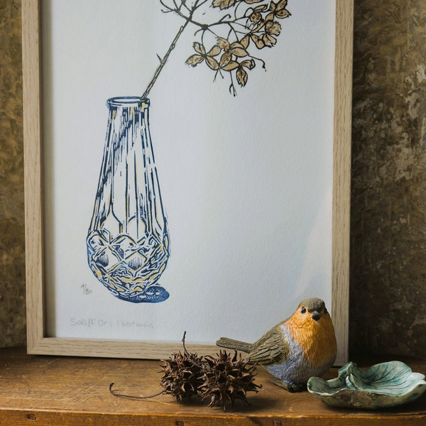 L'hortensia séché | Linogravure florale imprimée à la main, aquarelle or vase soliflore bleu