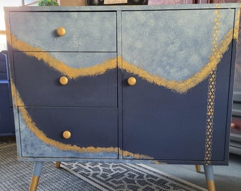 Chest of drawers, sideboard, cupboard