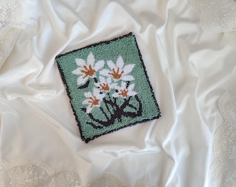 Handmade Punch Needle Wall Art: White Flower Tufted Rug Decor ( Tax,Duty Paid/DDP USA )