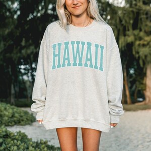 Hawaii Sweatshirt Hawaii Crewneck Hawaii Hoodie Beachy Sweater Vintage University of Hawaii Varsity Sweatshirt Surf Vacation Sweater