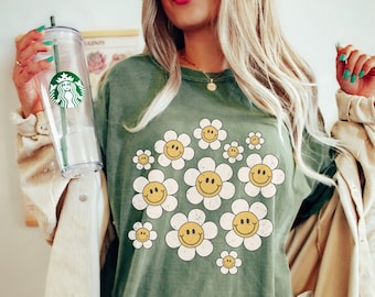 Comfort Colors Smiley Face Shirt Retro Daisy T Shirt Emoji Shirt Summer Tee Boho Smile Shirt Vintage Happy Face Shirt Cute Flower Shirt