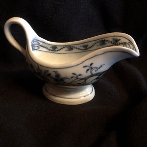 Antique Individual Meissen Blue Onion Gravy/Sauce Boat Super Rare Made in Germany Oval Stamp image 3