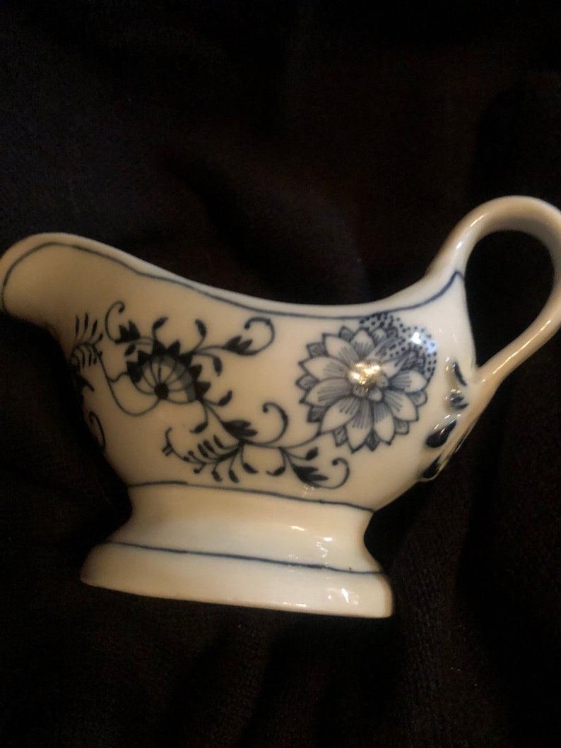 Antique Individual Meissen Blue Onion Gravy/Sauce Boat Super Rare Made in Germany Oval Stamp image 2