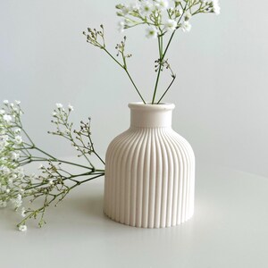 Handmade Jesmonite Ribbed Bud Vase | Neutral Decor image 4