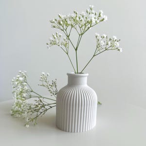 Handmade Jesmonite Ribbed Bud Vase | Neutral Decor image 8