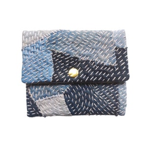 Bolsa sashiko de mezclilla reciclada, bolso inspirado en boro, billetera a presión patchwork, bolsa cosida a mano, billetera a presión pequeña, regalo hecho a mano