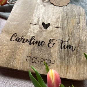 Regalo de boda tablero Tablero decorativo boda Personalizado Grabado láser Regalo tomados de la mano para siempre imagen 7