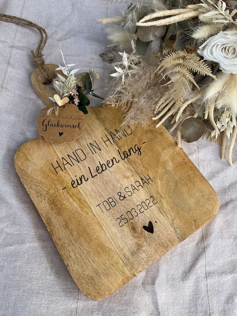 Regalo de boda tablero Tablero decorativo boda Personalizado Grabado láser Regalo tomados de la mano para siempre Variante 1