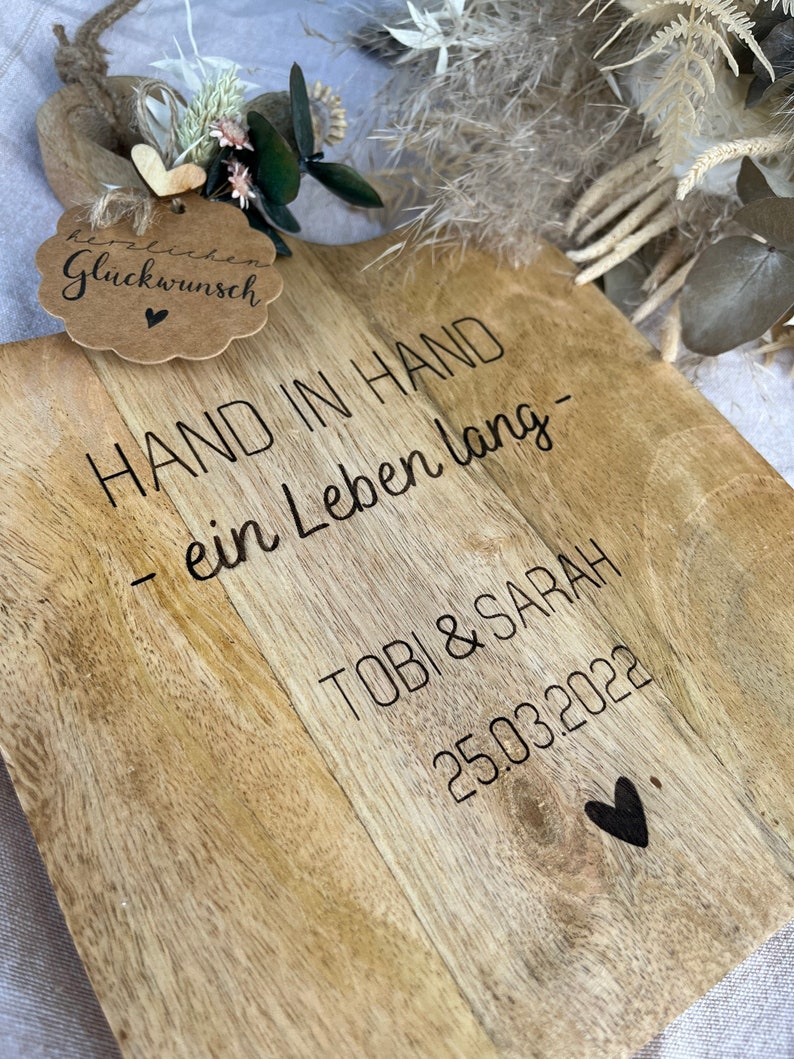 Regalo de boda tablero Tablero decorativo boda Personalizado Grabado láser Regalo tomados de la mano para siempre imagen 4