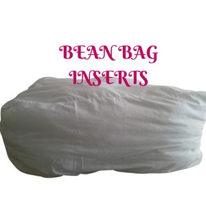 Puede incluir: Relleno de silla de puf blanco.  BEAN BAG INSERTS est&aacute; escrito en letras rosas en la parte superior del relleno.