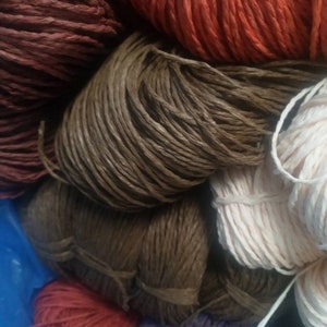 Brown raffia paper yarn, natural raffia bag yarn, crochet raffia, hat raffia yarns, soft twisted raffia yarns for hats, packing yarns decor