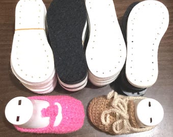 10 pares de suelas de fieltro para tejer a crochet para pantuflas o zapatos de cabaña. Agujeros preperforados, tallas de adulto 35-44 (UE, EE. UU., 4-12)