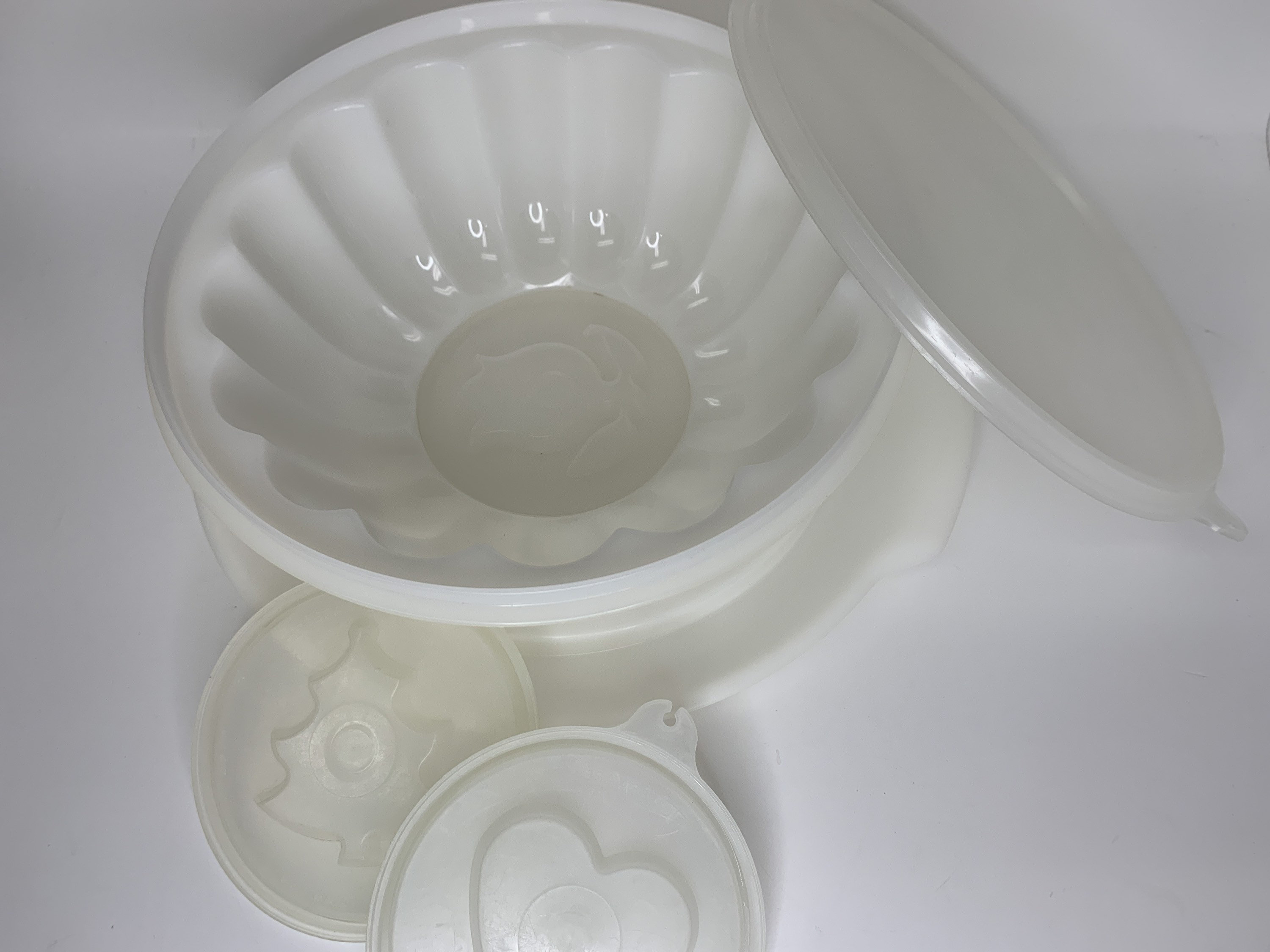 Tupperware Jel-N-Serve Jelly Molds w Star / Heart Design, 2 Available! -  household items - by owner - housewares sale