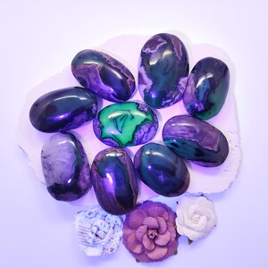 Volcano Agate Palm Stone with UV reaction