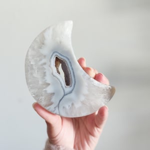 Druzy Agate Moon Crystal Carving