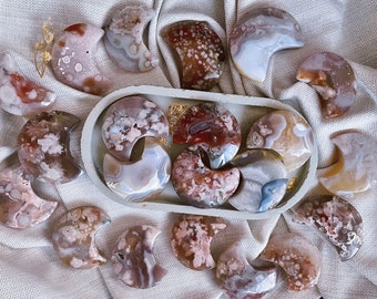 Flower Agate Moon Carving