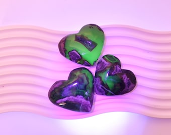 Volcano Agate Heart Crystal Carving UV reactive Protection Crystals