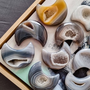 Druzy Agate Moon Crystal Carving