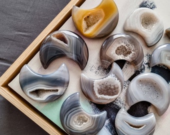 Druzy Agate Moon Crystal Carving