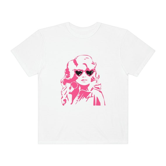 WHAT WOULD DOLLY DO?!! Hot pink sunglasses Dolly Parton Lovers ? #festival Have you ever been inside the Dolly Parton Experience? Leave  main image 3
