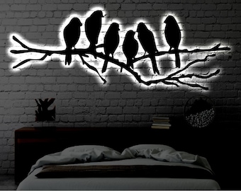 Letrero de metal con pájaros en una rama / Letrero de metal con pájaros iluminados / Letrero multicolor con pájaros en una rama / Decoración de metal con pájaros para el hogar / Regalo de arte de pared con luces LED