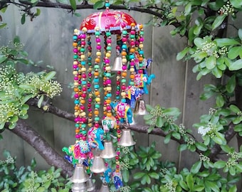 Móvil colgante de elefante rojo y amarillo pintado a mano, estilo bohemio, con cuentas, paraguas colorido, campanillas de viento, decoración para el hogar, decoración india hecha a mano para habitación.