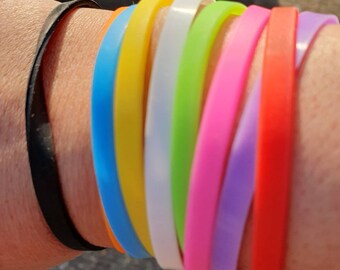 Set of 8 Slim Unisex Silicone Bands Stretchy Fashion Bracelets Mixed Bright Colours Team Colours