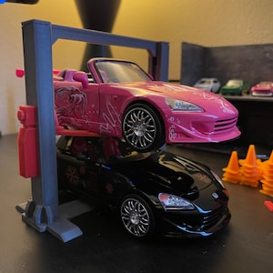 1/24 Scale Adjustable Two Post Car Lift Diecast For Dioramas Display