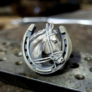 Silver Lucky Horseshoe Men&#39;s Ring, 925k Sterling Silver Handmade Ring, Horse Head Statement Ring, Animal Lover Ring, Christmas Gift for Men