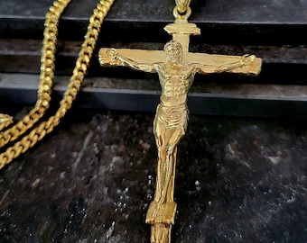 Colgante de crucifijo de oro macizo: collar cristiano, joyería religiosa