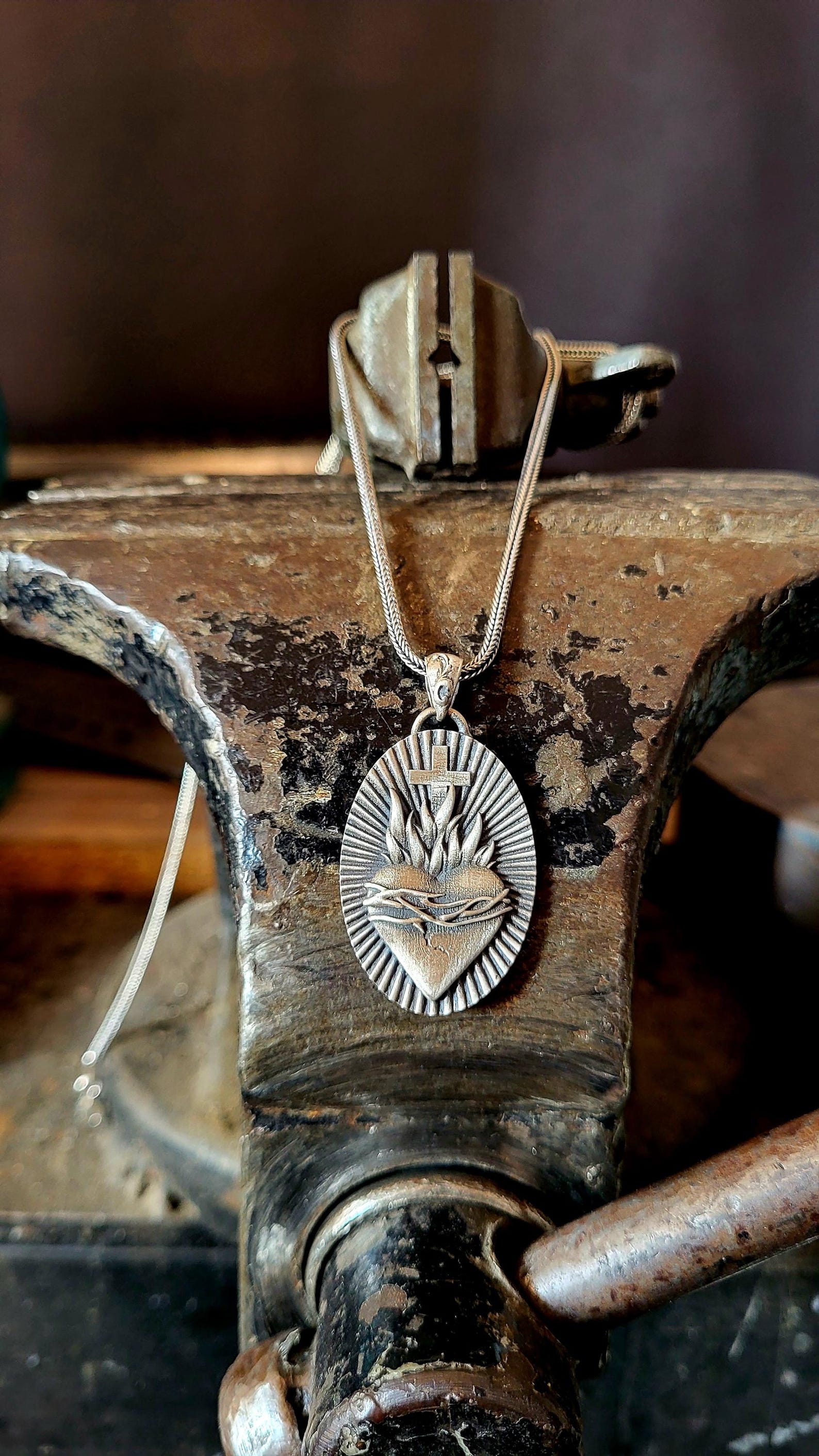 925k Sterling Silver Sacred Heart of Jesus Medallion Pendant - Etsy