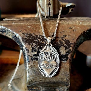 925k Sterling Silver Sacred Heart of Jesus Medallion Pendant - Etsy