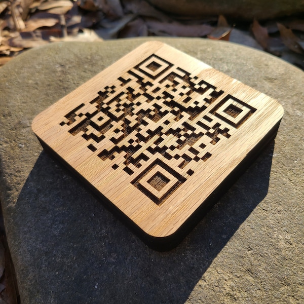 Code QR gravé en bois