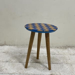 Mid-Century Modern Handcrafted Round Side Table – Walnut Inlays & Resin Finish, Stylish Small Coffee Table for Living Space sgifts for her