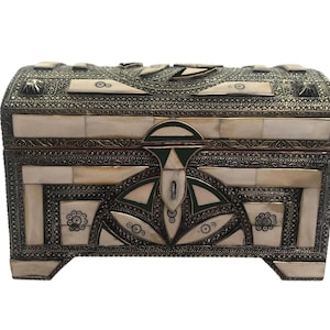 Handcrafted Black Antique Jewelry Box with White Copper Lid – Elegant Storage Organizer, Ideal Halloween and Christmas Gift for Her