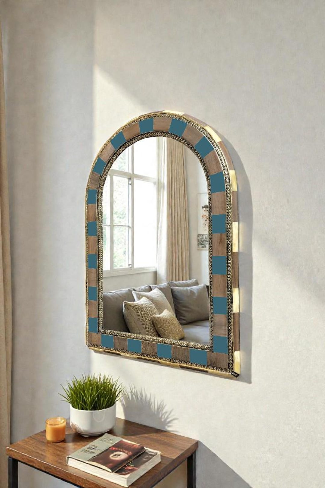 インレイウォールミラー：アーチ型のブルーウォルナットウッド、銅の