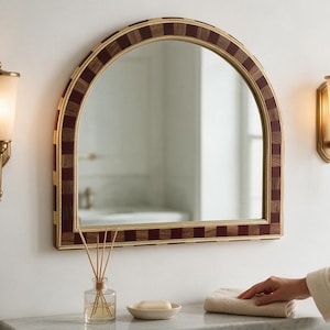 Espejo de pared único de nogal con incrustaciones de latón y resina: decoración de pared marroquí de lujo hecha a mano.