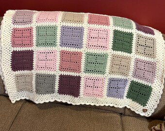 マルチカラーのスクエアスローブランケット