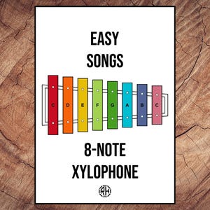 Könnte beinhalten: Ein farbenfrohes 8-Noten-Xylophon mit den Buchstaben C, D, E, F, G, A, B und C auf den Tasten. Der Text "EASY SONGS" und "8-NOTE XYLOPHONE" ist unter dem Xylophon gedruckt.