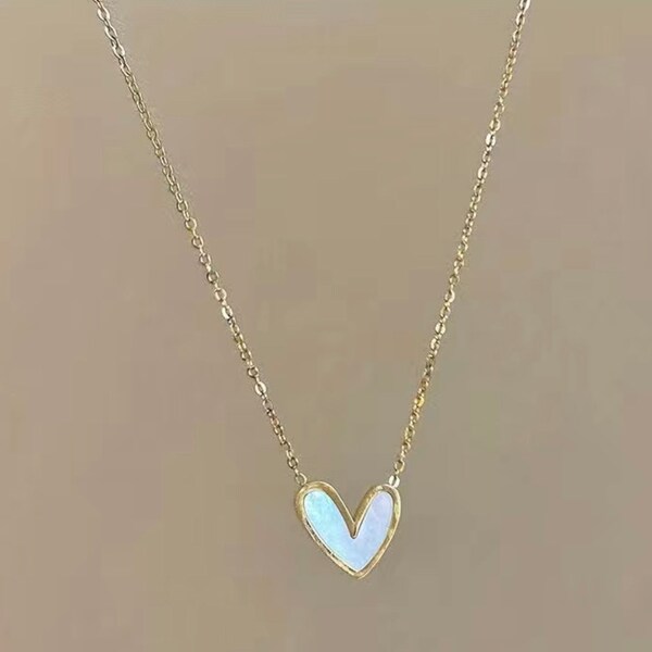 14k Gold Heart Necklace/ Heart Necklace/ Gold Necklaces/ Love Necklace/ Minimalist Heart Necklace/ Dainty heart Necklace/ Christmas Gift