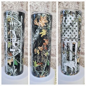 Deer Bow Hunting 20 oz tumbler comes with lid and plastic straw