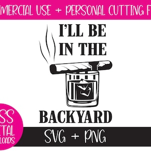 Estaré en el patio trasero con un cigarro y un vaso de whisky y bourbon, paquete digital SVG y PNG, archivo de corte, regalo para él, Día del Padre