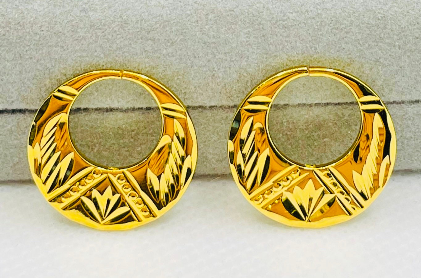 mens gold earrings designs,gold earring for man price,gold studs for mens  online india,men's single go… | Men earrings, Stud earrings for men, Gold  earrings for men